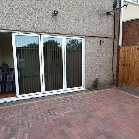 5 Bedroom House By Monishortlets Dagenham Exterior photo