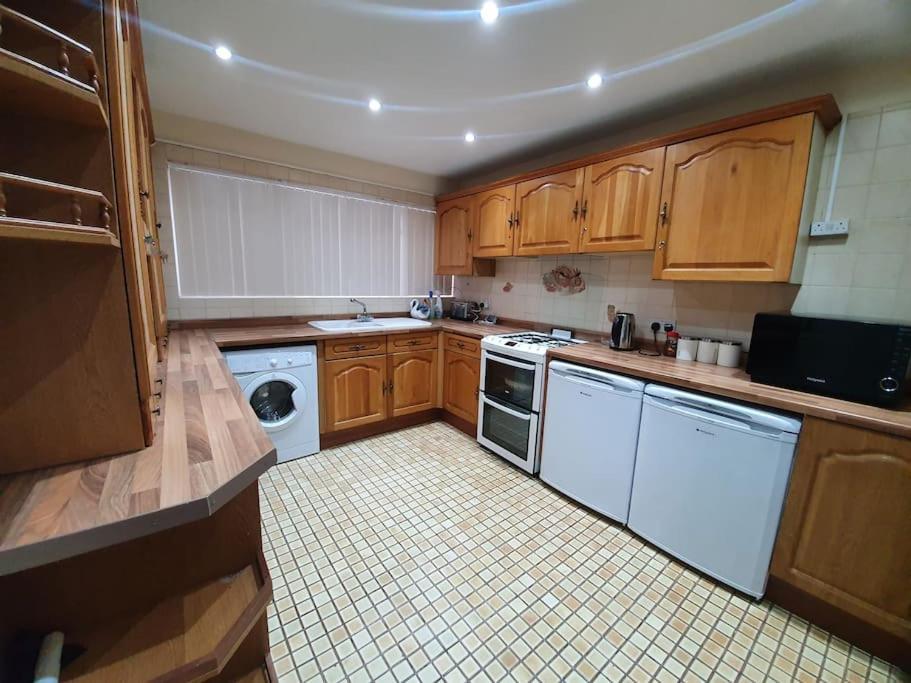 Apartment 5 Bedroom House By Monishortlets