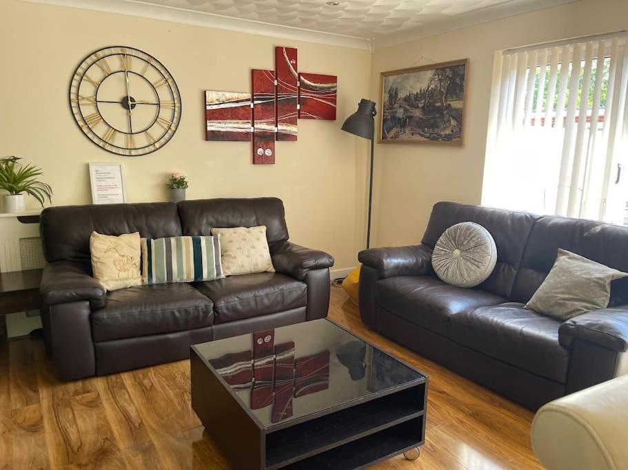 5 Bedroom House By Monishortlets Apartment *