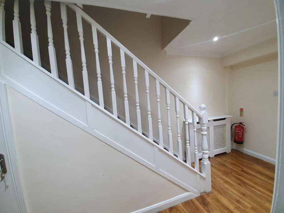 5 Bedroom House By Monishortlets Apartment