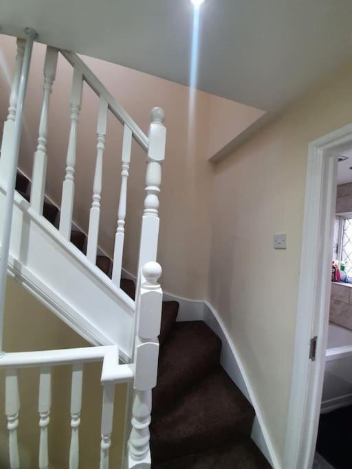 5 Bedroom House By Monishortlets Apartment