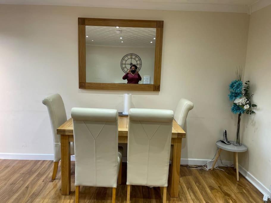 5 Bedroom House By Monishortlets Apartment