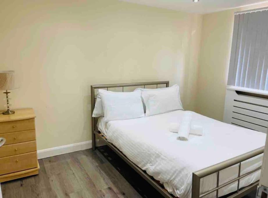 5 Bedroom House By Monishortlets Apartment *