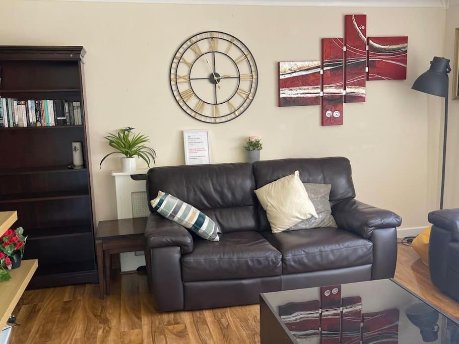5 Bedroom House By Monishortlets Apartment *