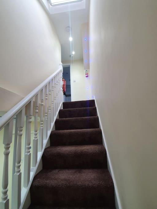 5 Bedroom House By Monishortlets Dagenham